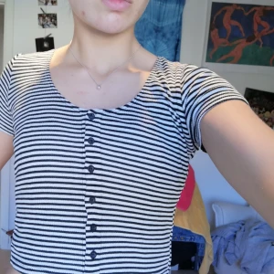  - Skiiit snygg randig top trån brandy Melville I bra skick 