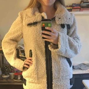  - Skön och varm ulljacka. Köpt på Zara 2017. Fint skick!