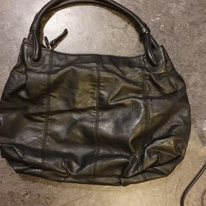 Esprit  väska  - Fin Esprit väska i jättefin skick. 