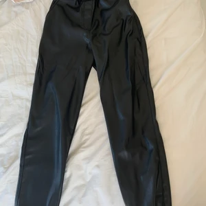 Skinnbyxor - Fake skinnbyxor från hm. Köpare står för frakten!