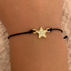Fint armband med en stjärnan 🤩🥳😎 - Ett fint armband passar för mig som har ett armled runt 16,17 cm 