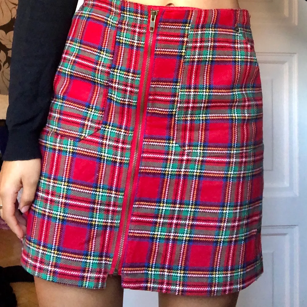 Skotsk röd kjol verkligen trendig och unik. Kjolar.