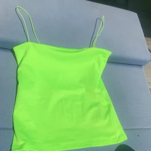 Sommarlinne  - Fint fest och sommar linne, väldigt fint skick även aldrig använt förutom att jag testat den ☺️