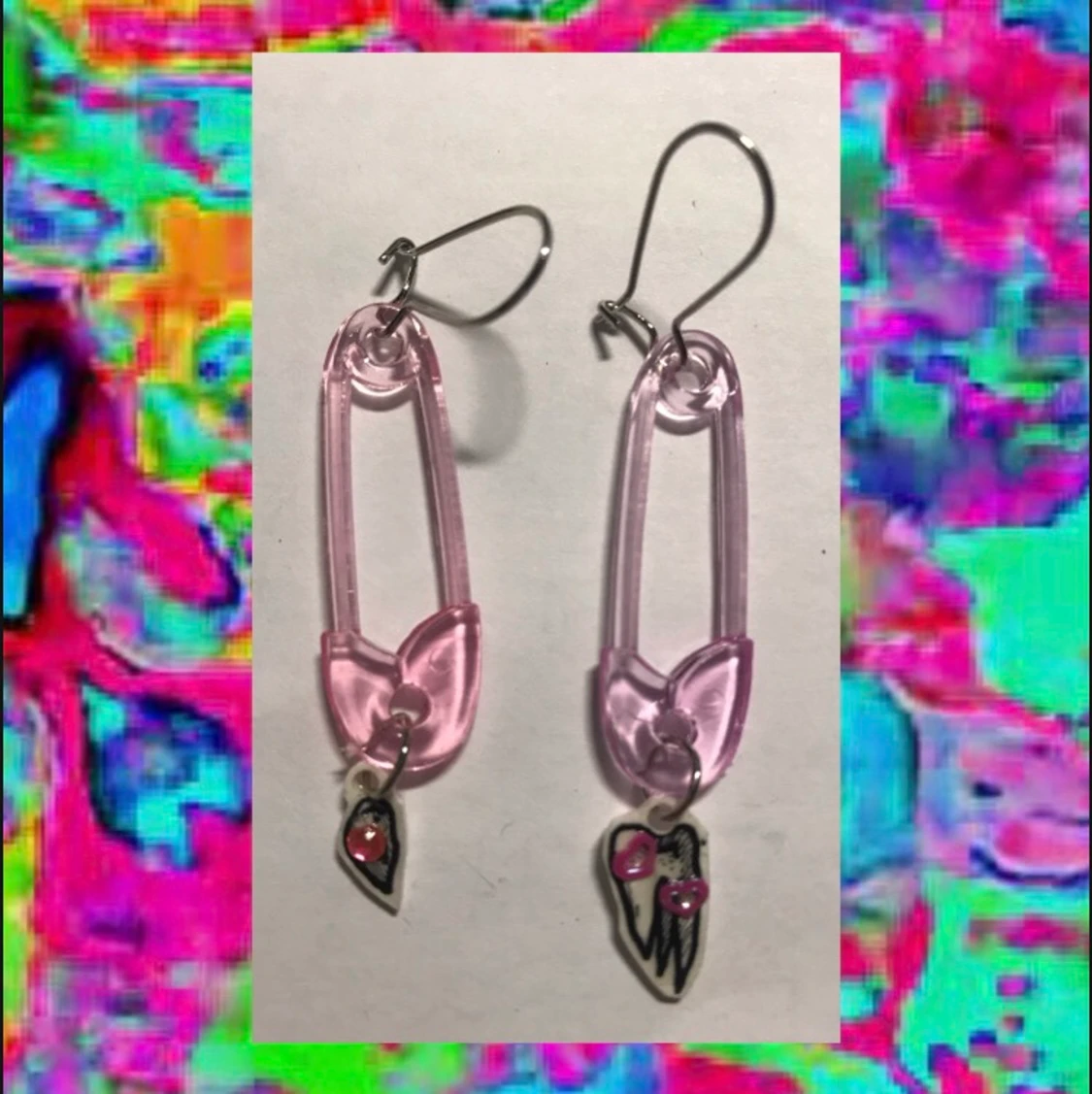 Snygga örhängen med tänder i olika färger - 90