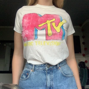 Retro MTV-t-shirt - fett cool och retro t-shirt men inte riktigt min stil:/❣️ frakt tillkommer