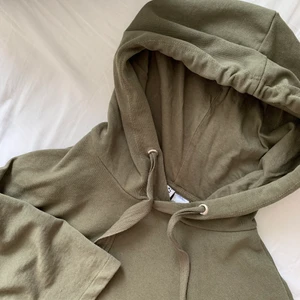 Crooped hoodie  - Säljer denna i en snygg grön färg 