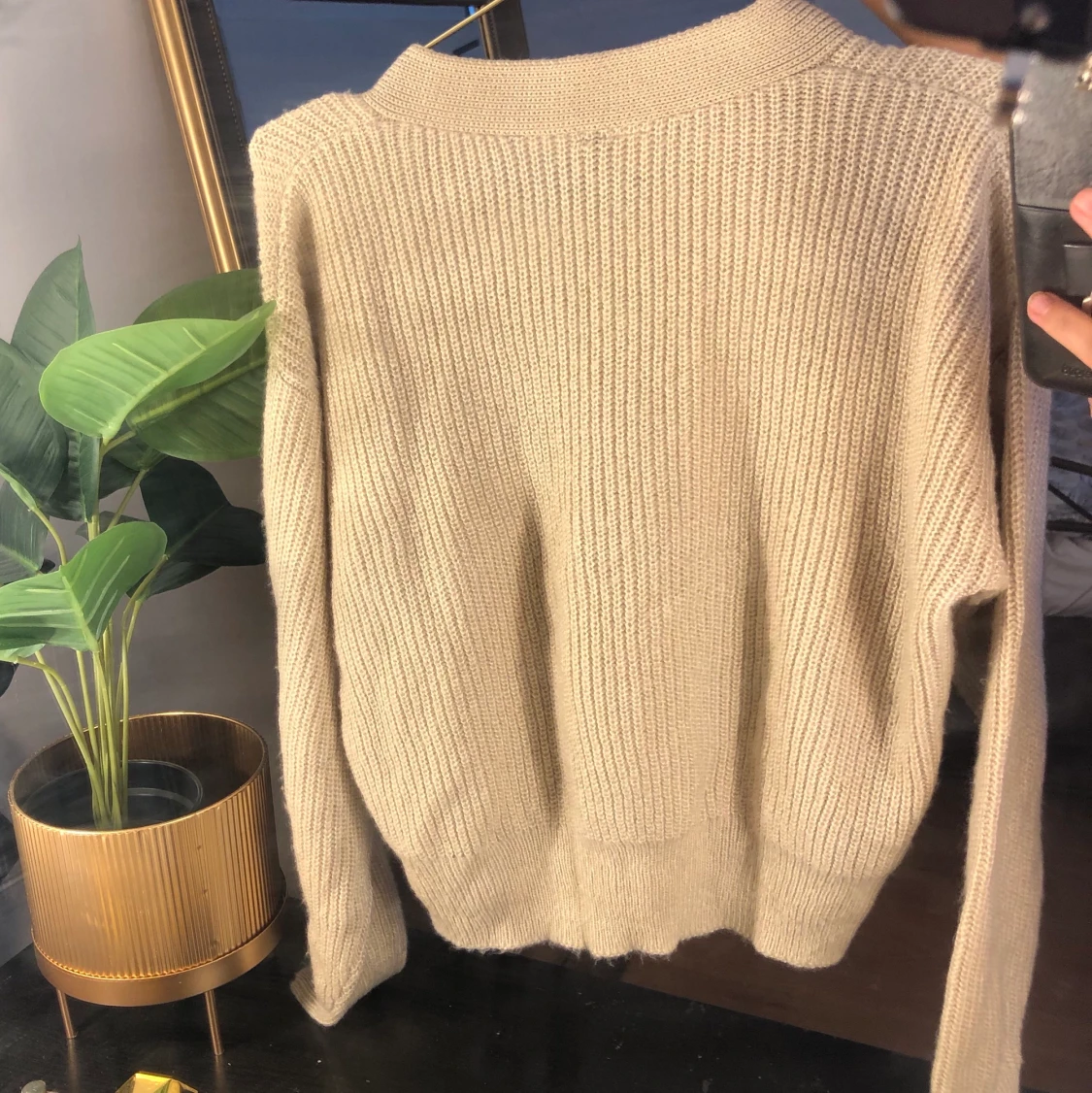 BEIGE STICKAD TRÖJA  - 90