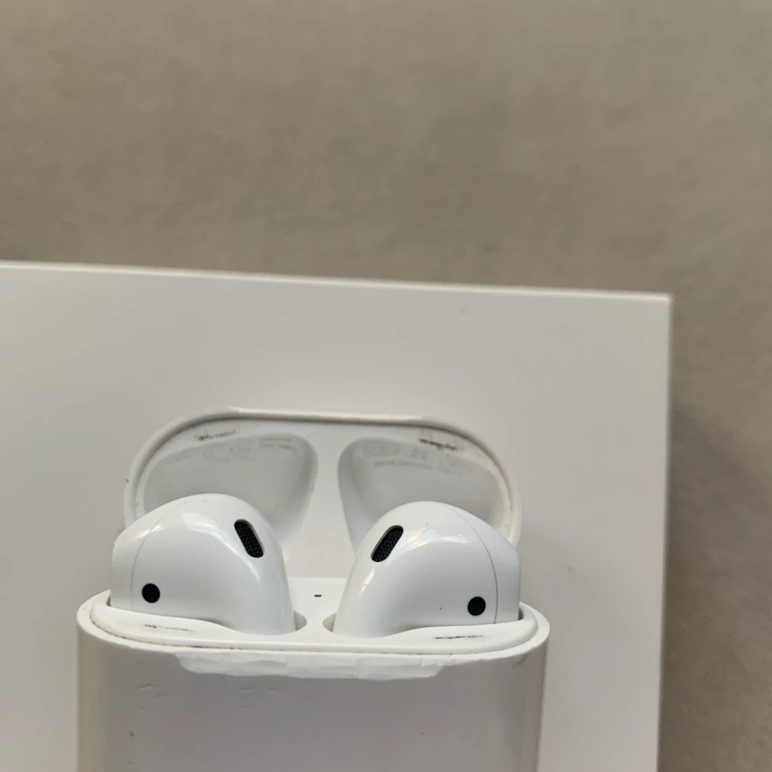 AirPods  - 90