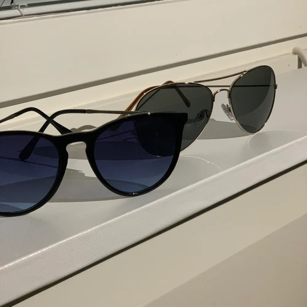 Två snygga #solglasögon som inte används av mig förs vidare till annons styck 80kr. Accessoarer.