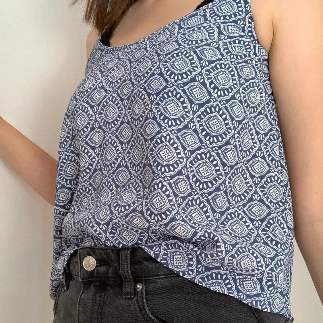 Hollister linne med kors i ryggen