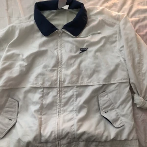 Speedo vintagejacka  - Vintage speedo oversize jacka  Jag har en speedo vintage jacka det går inte att hitta någonstans längre. Köpt i London på en vintage butik för 900kr  