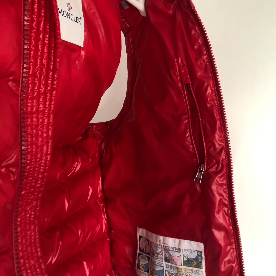 äkta röd moncler väst, Strl 2 (M) - 91