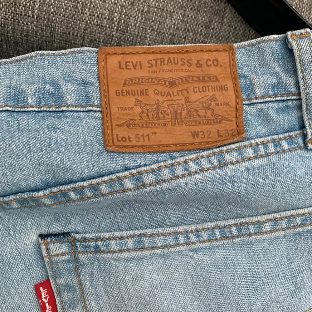 Säljer mina Levis 511 jeans i strl 32,32. Byxorna är knappt använda och är i ett väldigt gott skick. Jeans & Byxor.