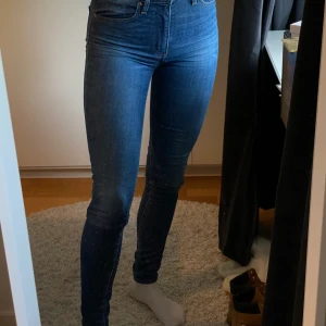 Levis jeans - Tighta jeans från Levis som ALDRIG kommer till användning 