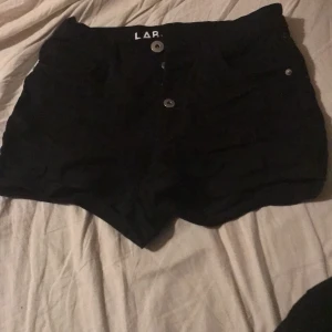 Shorts från Kappahl St 158 - Använda en gång,fyra knappar, bra skick