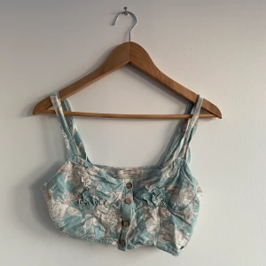 Snygg estetisk magtröja storlek M - Liten passform, jätte fin och använd ett minimalt antal gånger. Väldigt estetisk