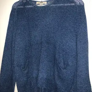 En blå jättefin stickad tröja från Hope💕