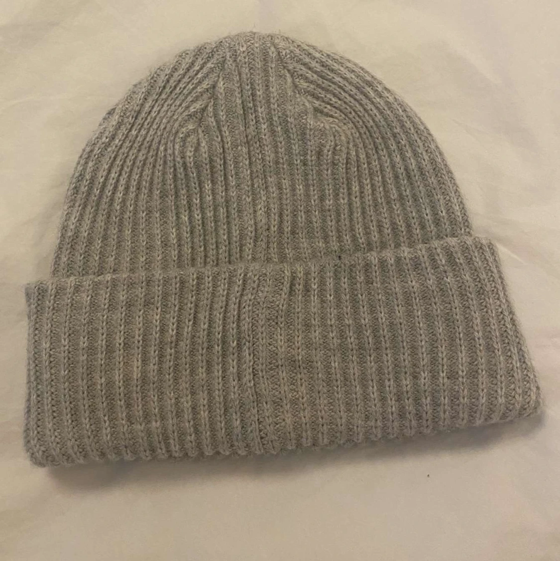 Grå hm mössa  - 90