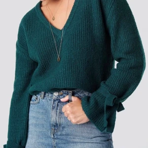 Stickad tröja - Stickad tröja från Linn Ahlborg x nakd. Mycket fint skick då den knappt är använd. Storlek xxs (stor i storleken så passar xxs-m). 150kr + frakt 