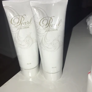 Handkräm helt nya oöppnade  - Pearl handkräm som återfuktar och inte klibbar sig! 2 stycken för 100 pris kan diskuteras vid snabbt köp 