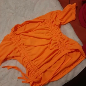 Orange tröja storlek M  - Oanvänd