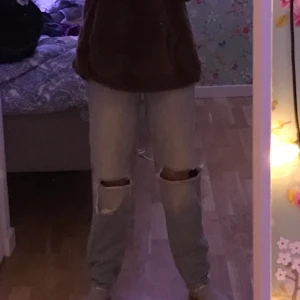 Ripped mom jeans  - Ripped jeans från Zara i XS! Buda i kommentarerna!