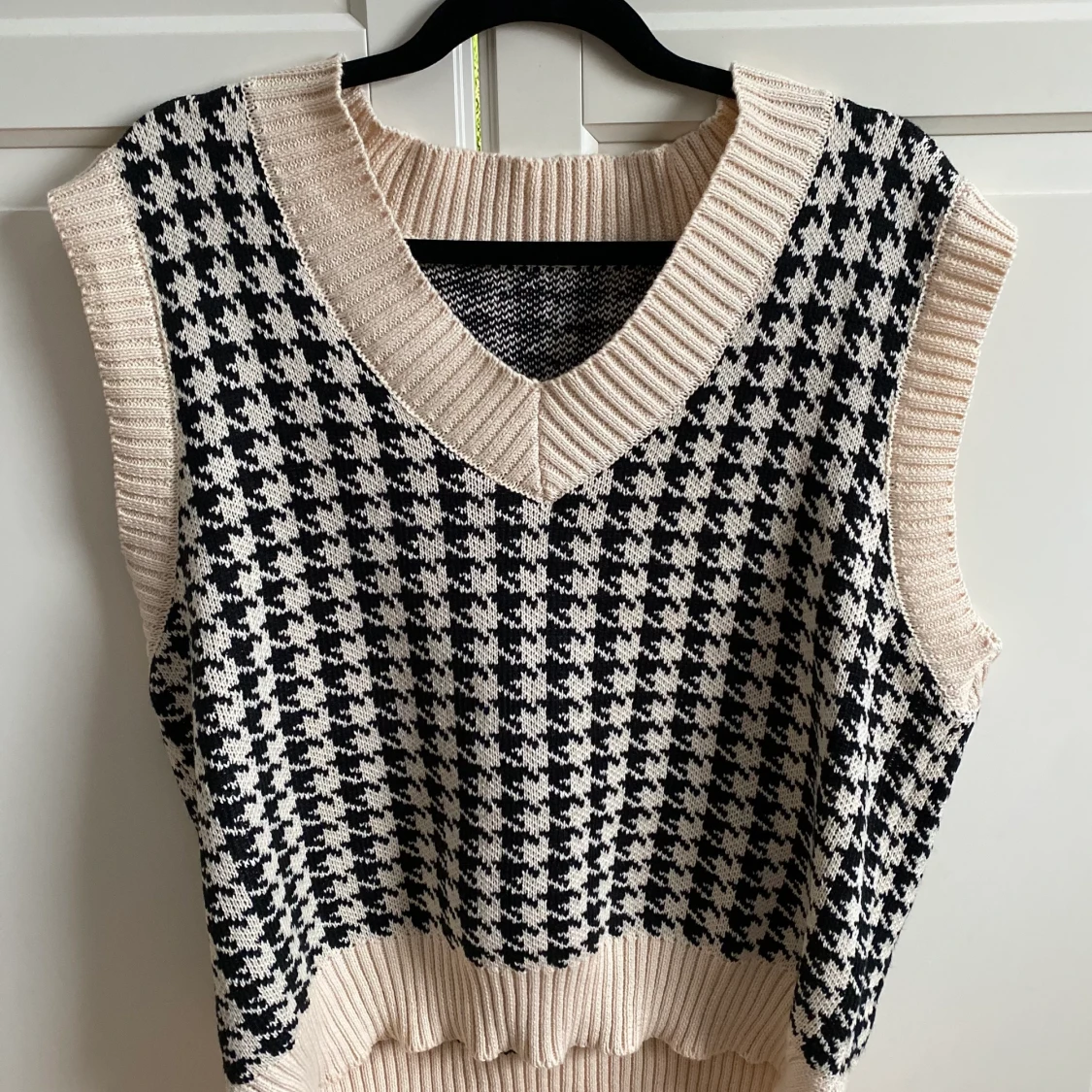 Vit stickad väst från byanastasia  - 90