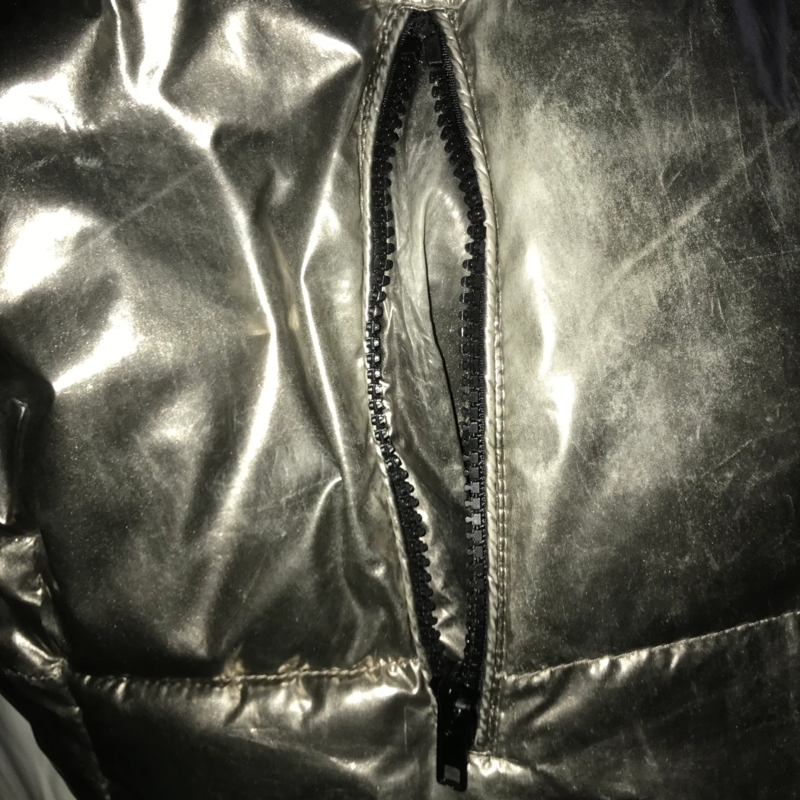 Guldig vinterjacka från Zara - 90