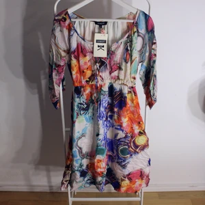  Klänning från Smooph prislappen på - Mönstrad klänning från Smooph i Nyskick (prislappen på)! Storlek: XS Direkt pris: 120kr kr, Skriv buden till mig privat eller kommentera på bilden!  Kan även mötas upp mellan Varberg & Göteborg Köpare står för frakten (Du bestämmer vilket paket så länge det uppfyller vikt och storleks kraven)