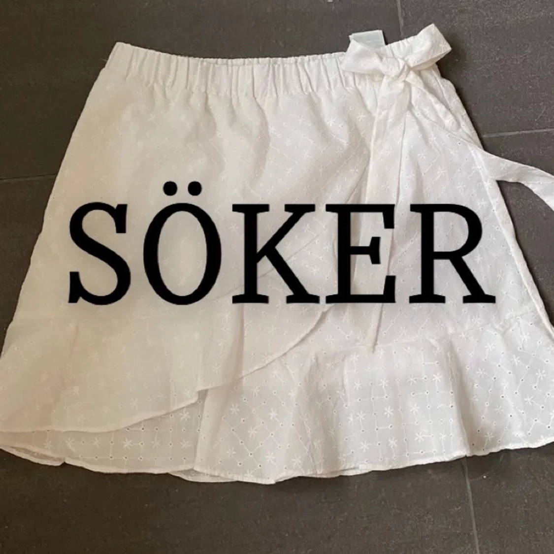 SÖKER VIT KJOL