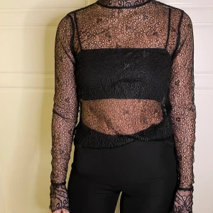 Topp - En svart fin genomskinlig topp i storlek XS, använd 1 gång! 100kr+frakt!