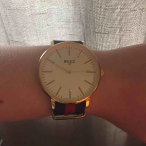  - Jättefin klocka från regal, sparsamt använd då den inte är min stil. Batteriet behöver bytas. 