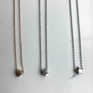  - Alla halsbanden för 40kr eller ett halsband för 15kr. Kedjan är rätt kort så sitter som en choker (kedjan är ca 34cm) Aldrig använda💕💕frakt på 9kr tillkommer