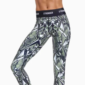  - Aztec Camo tights från Stronger i strl S. Snålt använda. Fint skick!