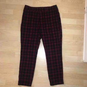  - Rutiga byxor från H&M, +frakt 59kr.