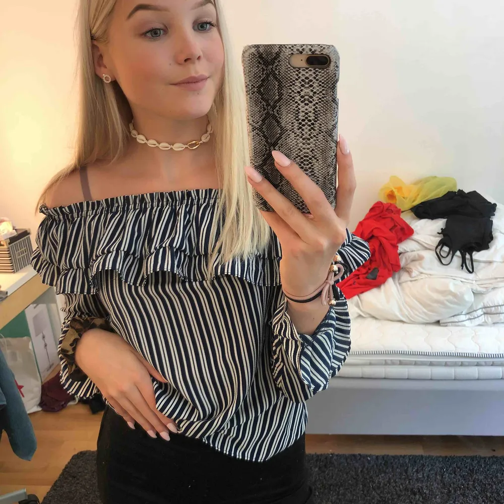 Suuperfin blus som används för lite🦋⚡️💓❣️. Toppar.