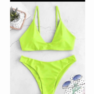  - Helt ny bikini. Förpackning och plombering kvar. Strl S. Frakt tillkommer. 