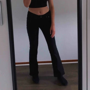  - beställde ett par byxor här från plick men var inte alls som de var på bilderna. säljer dem för samma pris jag köpte dem då de aldrig blivit använda, frakt är inräknat!