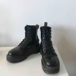  - Dr martens jadon! Super sköna, använda men i gott skick!
