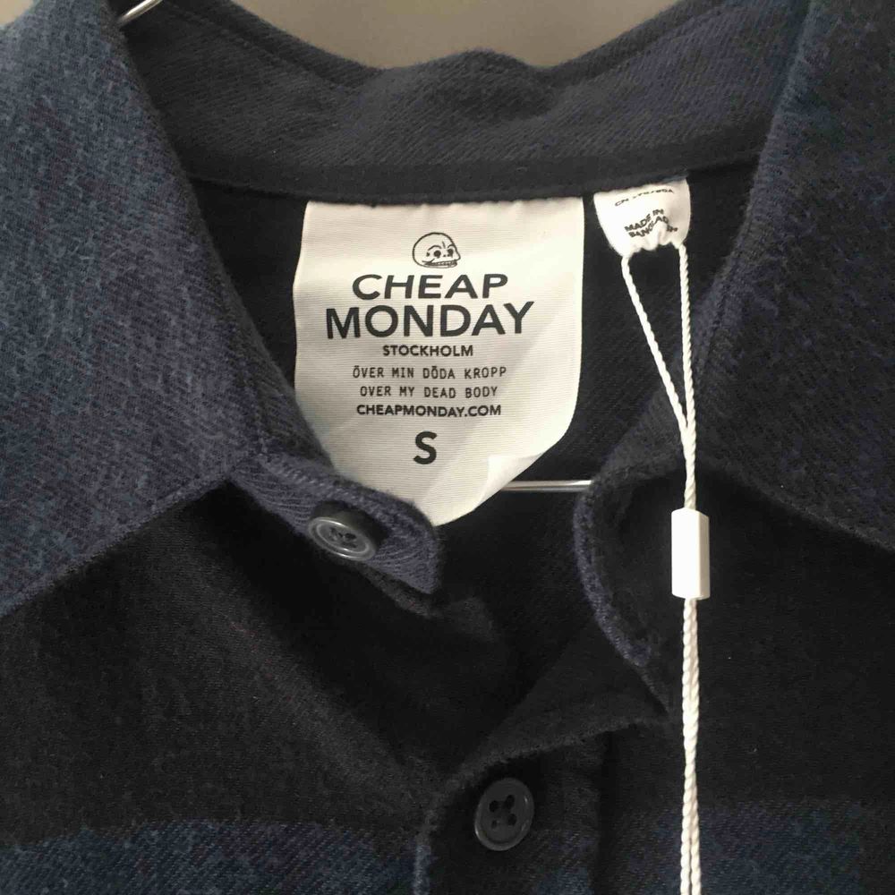 Helt ny Cheap Monday skjorta som aldrig har använts! . Skjortor.