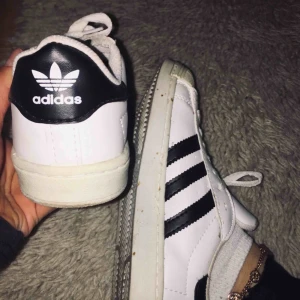  - adidas superstars använda 1gång. 150kr + frakt