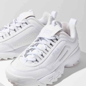  - Säljer mina fila favoriter 😢 dom är i använt skick, strl 41 men de är små i strl så de har passat mig som har 39, funkar att lägga i sulor så dom passar bättre🥰 passar strl 40 också.