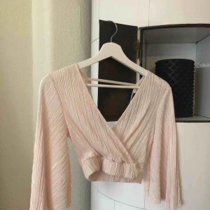  - Oanvänd partytopp från ginatricot! Frakt tillkommer ✨