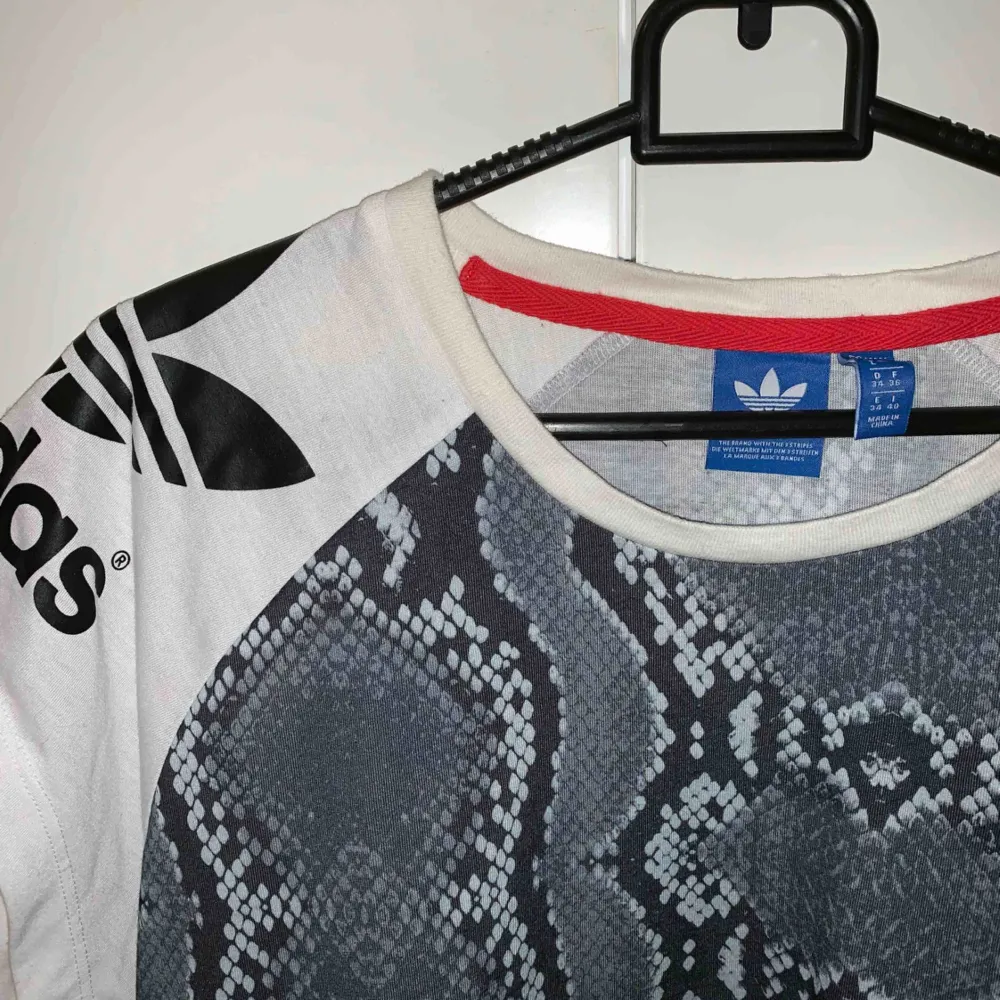 Adidas tshirt i storlek XS, bra skick Frakt: 39kr. T-shirts.