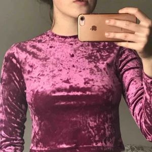  - Snygg tröja från H&M, bra skick använd max 2 ggr. Står ej för frakt