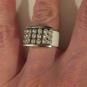  - White Leather and swarovski ring! Size 15,5 (55,5)