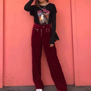  - Sjukt snygga byxor i storleken xs men dem är ganska stora i storleken så dem kommer passa dig som har s också. Jättebra skick. Hör av dig om du har några frågor. 💕