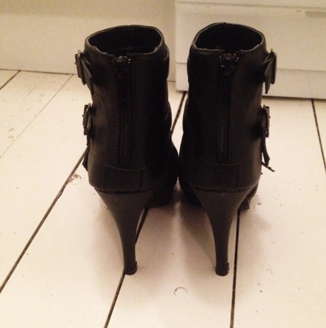 Stövletter från Wildflower som endast är använda 1 gång, Nypris 699kr - 1395827806