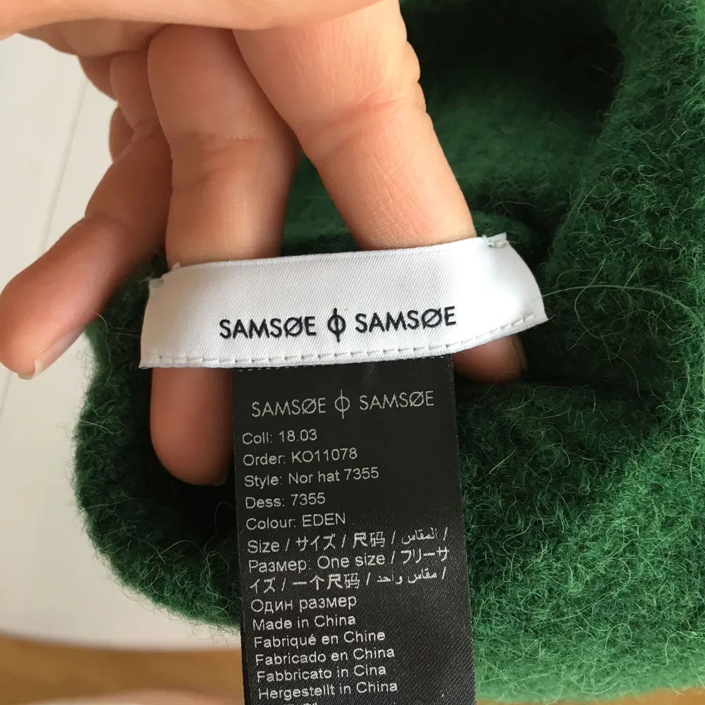 Säljer denna jättefina gröna mössa från Samsoe Samsoe i modellen Nor Hat. Orginalpris- 399kr Hör av er om ni har någon fråga! Kan fraktas om köparen står för frakten :). Accessoarer.