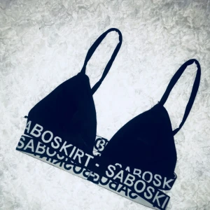  - Svart bikini. Aldrig använd.